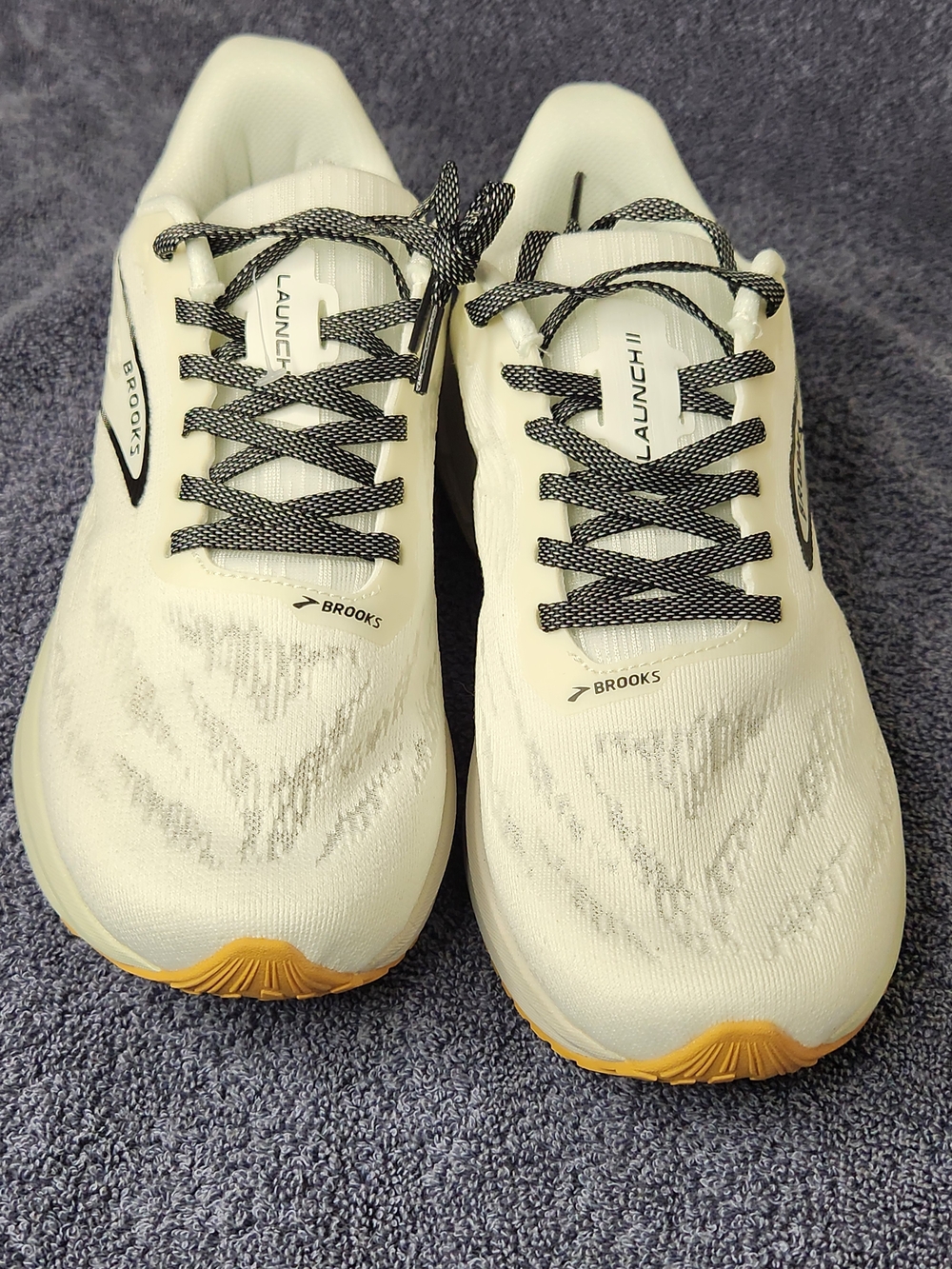 Brooks Launch 11 unisex Athletic Running Shoes White size mens 7 women 8.5